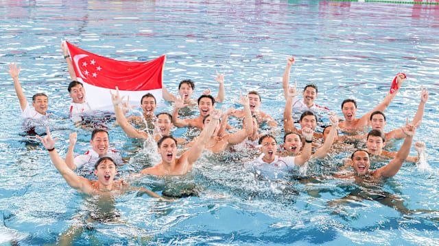 记者：与安哥拉一役，梅西、劳塔罗与阿尔马达或将搭档锋线（记者：对阵安哥拉，梅西、劳塔罗、阿尔马达或组成锋线三叉戟）