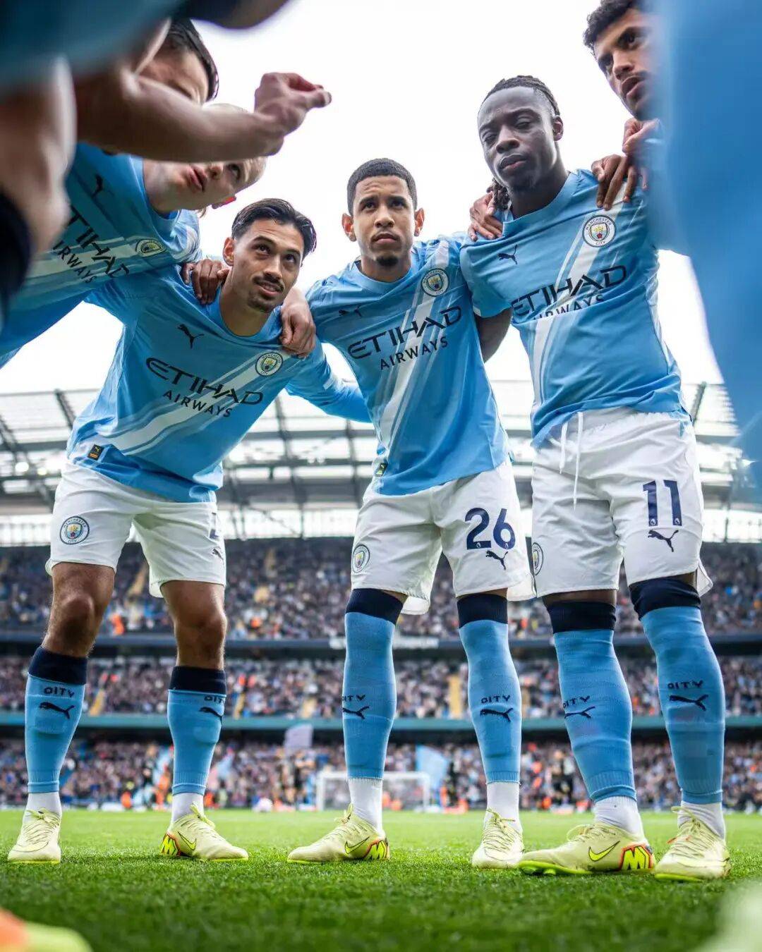 德甲前瞻：RB莱比锡多人伤停，勒沃库森客场战绩平平（德甲前瞻：莱比锡伤兵满营，勒沃库森客场表现中规中矩）