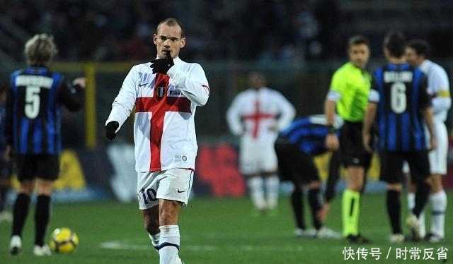 抽象，特朗普晒和C罗踢球的AI生成视频：C罗很聪明也很酷（特朗普晒AI合成与C罗踢球视频：称C罗聪明又酷）