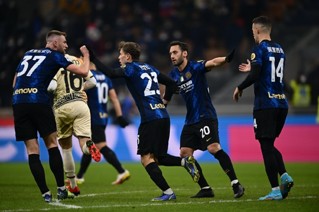 赛季0出场，米体：国米中卫帕拉西奥斯再次受伤，将缺阵几周（赛季至今未登场，米体：国米中卫帕拉西奥斯再伤，预计伤停数周）