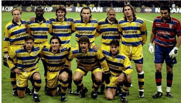 记者：泰山不会放弃成绩搞年轻化，韩鹏明年是否执教还没定（记者：泰山队不会为年轻化牺牲成绩，韩鹏明年是否执教尚未确定）