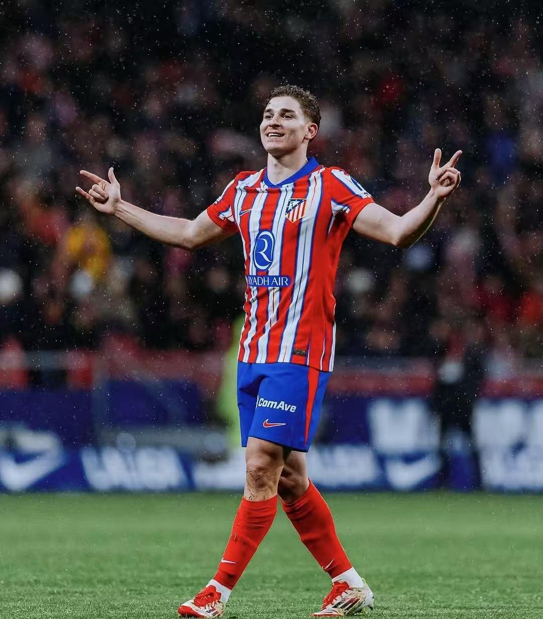 足球TOP：制造100粒进球最快的十大球星！C罗梅开二度！（足球榜单：最快制造100球的十位球星，C罗梅开二度！）