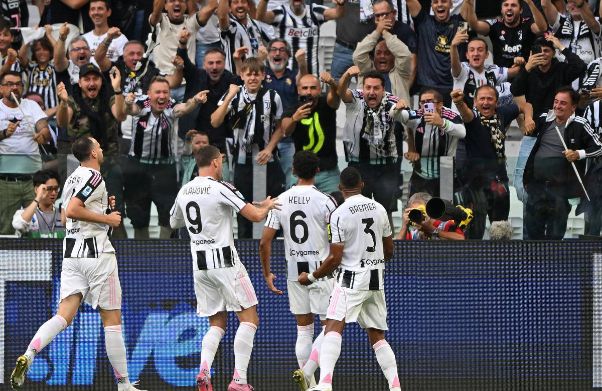 西甲：巴萨客场3-1战胜赫罗纳（西甲战报：巴萨客场3比1击败赫罗纳）