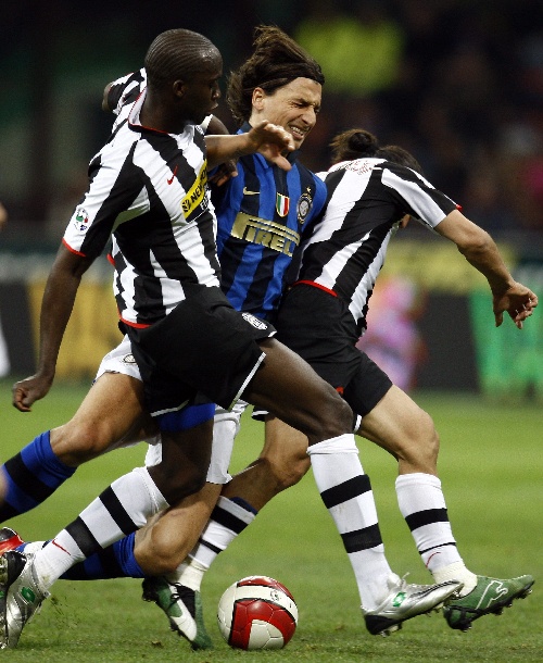 米利唐：对自己在右后卫的发挥很满意；巴西队防守有明显进步（米利唐满意右后卫发挥，称巴西防守进步显著）