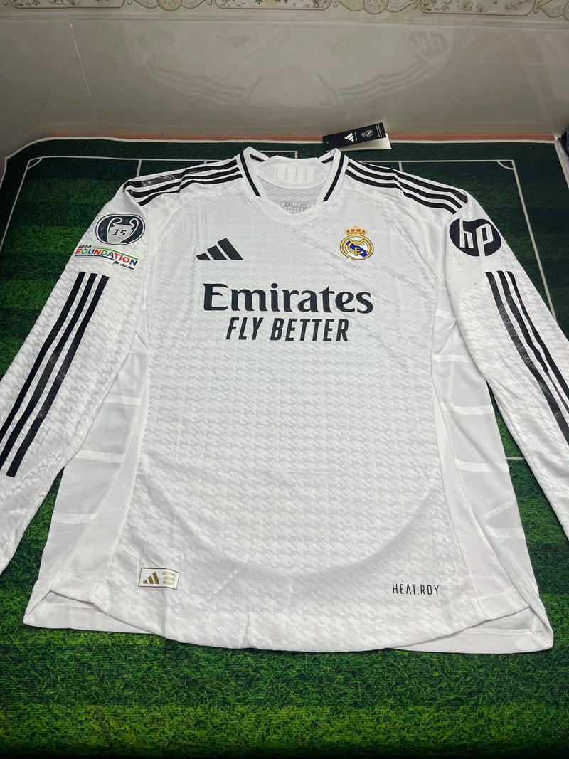 那不勒斯主场迎战尤文图斯，两队积分相近，那不勒斯伤兵满营，主场难胜尤文，可能战平。（意甲焦点：伤病缠身的那不勒斯主迎尤文，积分接近，平局更可期）