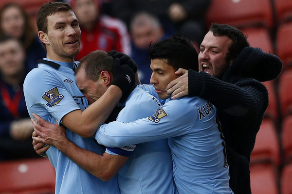 那不勒斯官方：吉尔摩周一将接受手术；据悉将缺阵至明年一月（那不勒斯通报：吉尔摩周一接受手术，预计缺阵至明年一月）