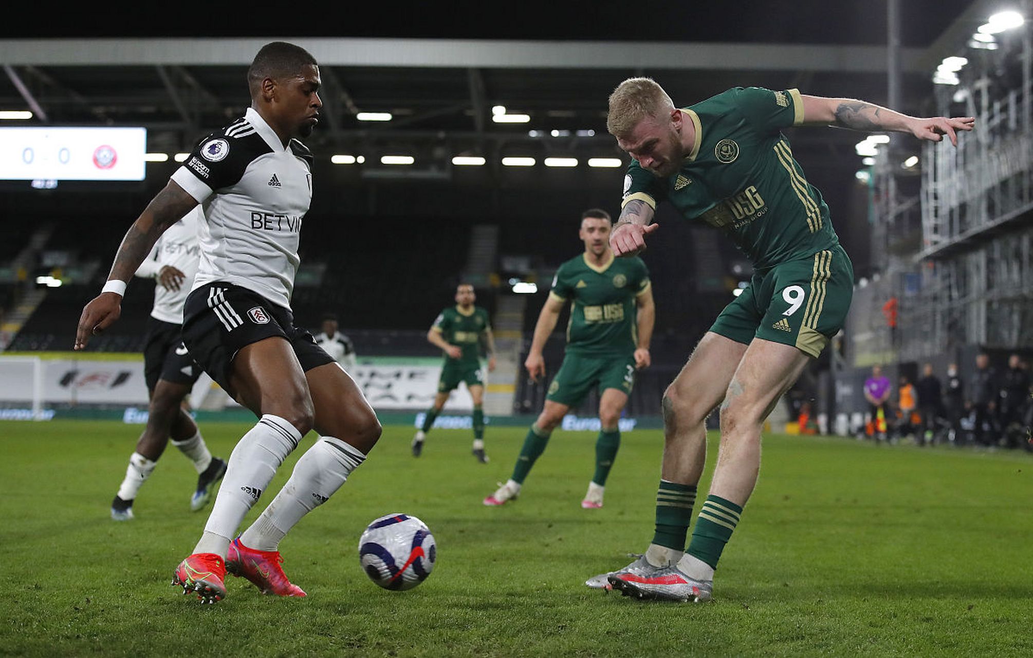 记者：米兰可能尝试冬窗送走圣地亚哥，然后再签更高效的前锋（记者：米兰考虑冬窗送走圣地亚哥，转而引进更高效前锋）