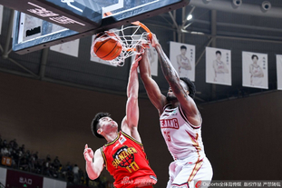 意媒：巴洛特利正随业余队训练，意丙联赛或成为现实选择（意媒：巴洛特利随业余队备训，或将转战意丙联赛）