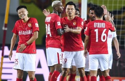 CBA疯狂一日！广东26分大胜江苏，广厦险胜山东，同曦惨败宁波（CBA风云一日：广东26分狂胜江苏，广厦险擒山东，同曦大比分负宁波）