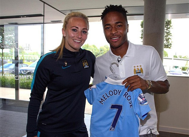 奥尔莫谈俱乐部与西足协争议：没感受到，巴萨总是备受关注（奥尔莫回应俱乐部与西足协风波：本人无感，巴萨常年处于聚光灯下）