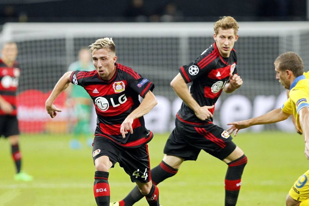 都体：尤文要求斯帕莱蒂遵守正装规定，比赛时不可以穿运动服（都体：尤文要求斯帕莱蒂比赛期间着正装，禁穿运动服）